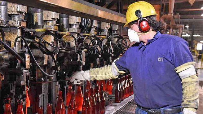 Los empleados en relación de dependencia solterios y sin hijos pagarán Ganancias desde $2,49 millones de salario neto mensual.