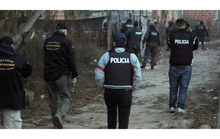 Piden la detención de tres comisarios por sobres con dinero en Departamental La Plata