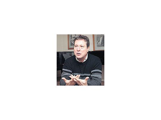 Carlos Vieu: renunció a la dirección de laOrquesta Estable del Colón «preocupadopor mi salud y por una exposición totalmenteinjusta y ajena a mi competenciaprofesional».