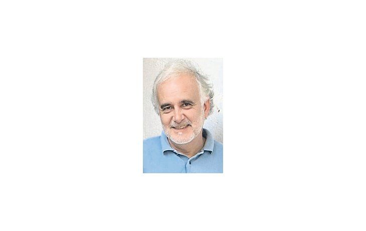 Ramón Andrés: «La poesía española está domesticada por el propio idioma, y existe en ella un exceso de anécdota, una exaltación del ego, que resulta tan pueril como aburrido».