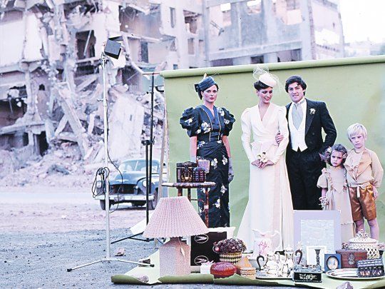los 60 en su esplendor. Una imagen de “Mientras unos construyen otros destruyen”, de Dalila Puzzovio.