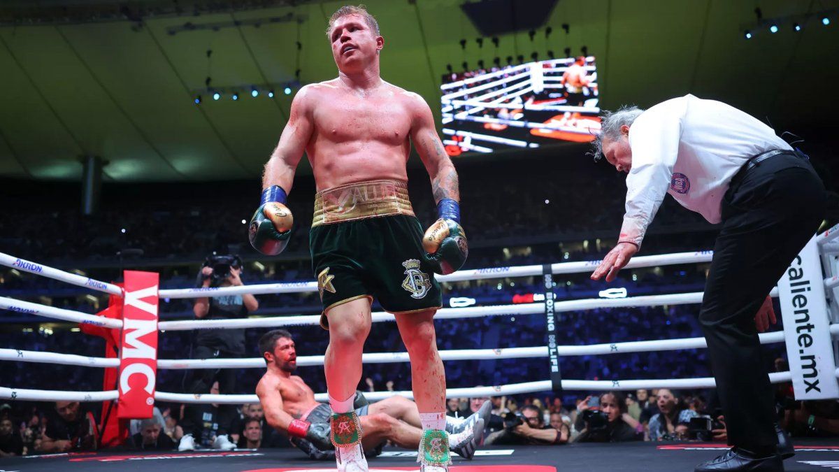 Destroyed him: Canelo Álvarez defeated John Ryder and retained the triple crown