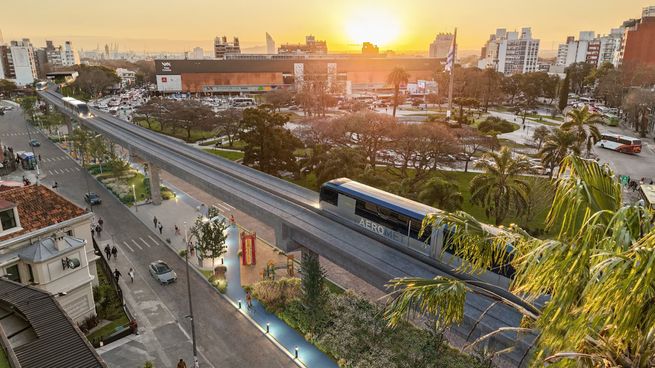 El nuevo esquema que presentó Orsi integrará carriles exclusivos, estaciones de prepago y unidades articuladas de gran capacidad.