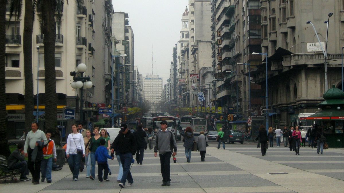 Avenida 18 de Julio will be pedestrian for today
