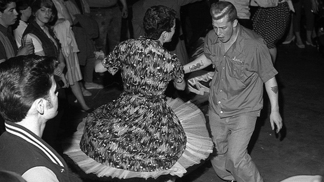 El rockabilly era el estilo preferido de Elvis para cantar y de los jóvenes para bailar.