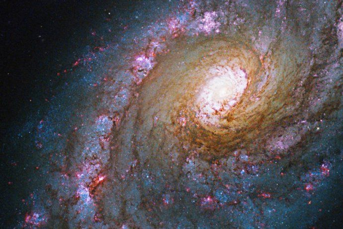 Fotografía de una galaxia tomada desde el Espacio Exterior por el telescopio espacial Hubble.