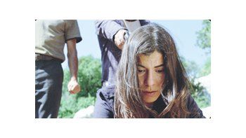 Con la guerra civil libanesa de fondo (aunque no se la menciona), el drama canadiense «Incendies» es una obra de tema fuerte, con algunas trampitas aceptables, bien actuada y realmente bien hecha.