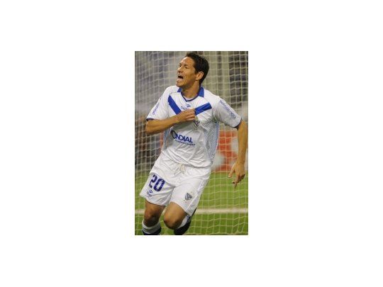 Goleadro letal. Guillermo Franco estuvo atento en el área y marcó por duplicado.