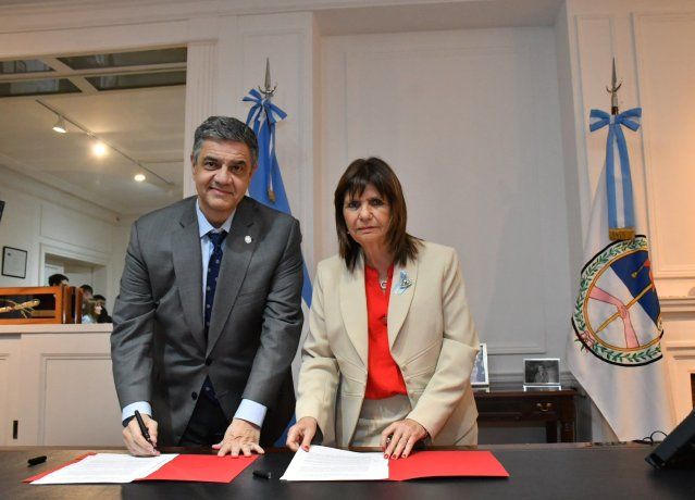 Jorge Macri y Patricia Bullrich durante su último encuentro en febrero de este año, cuando firmaron el traspaso de presos a cárceles federales. Días después, tuvo lugar otro encontronazo. Jorge Macri y Patricia Bullrich durante su último encuentro en febrero de este año, cuando firmaron el traspaso de presos a cárceles federales. Días después, tuvo lugar otro encontronazo.