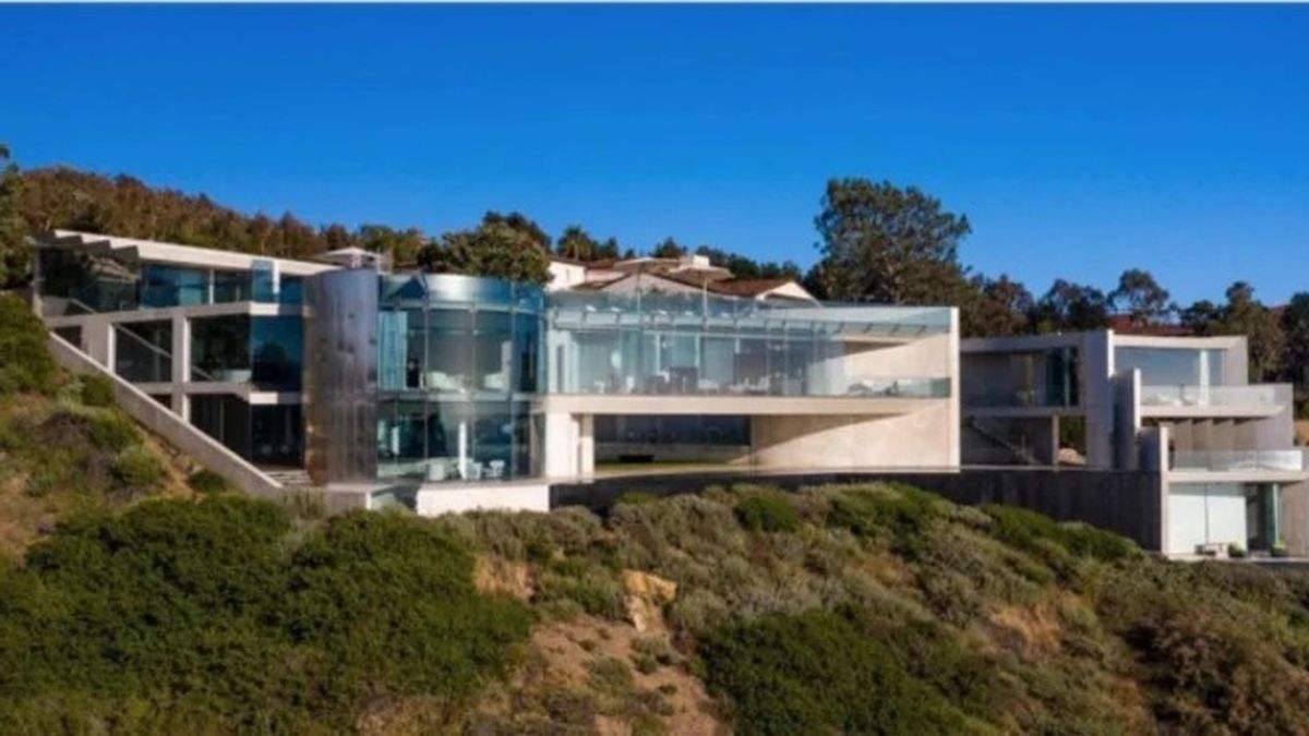 What is the eccentric mansion from the Iron Man movie that a famous singer bought for 18 million dollars? What is the eccentric mansion from the Iron Man movie that a famous singer bought for 18 million dollars?