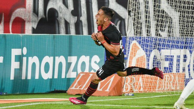 Con el corazón. Newells cerró el torneo con una goleada a Defensa y Justicia. 