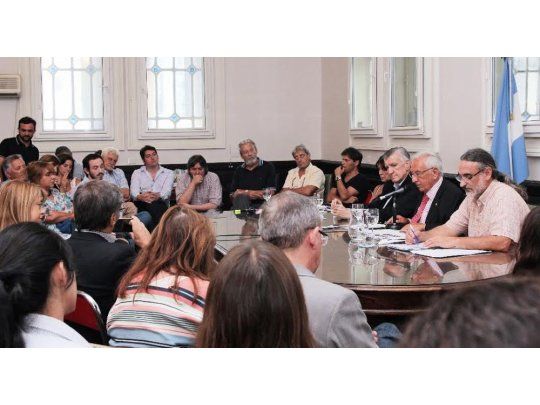 El proyecto lleva la firma de Héctor Recalde, Luis Basterra, Alejandro Abraham y Rodolfo Tailhade.