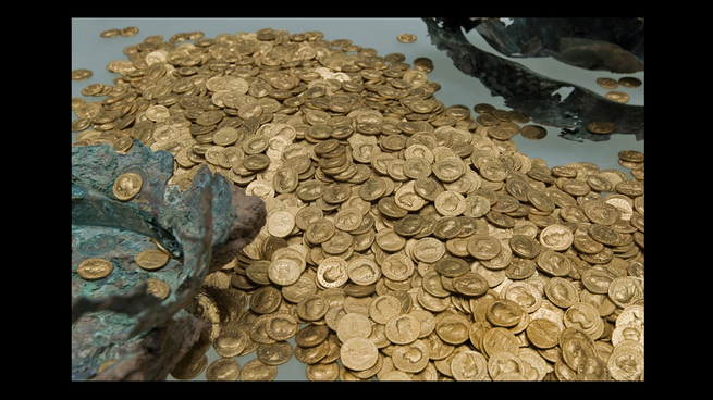 Encontraron un tesoro romano millonario con su detector de metales casi sin querer.