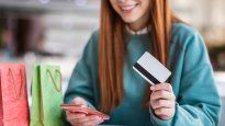 La tarjeta internacional se impone como el medio más usado para pagar gastos cotidianos durante la estadía.