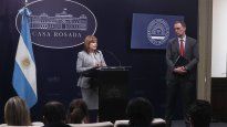 De esta forma, luego de establecer contactos con 16 mandatarios provinciales,&nbsp;“El Colo” Santilli&nbsp;se prepara para recibir el próximo jueves a&nbsp;Jorge Macri, quien retomó el reclamo por la deuda de $274.000 millones que la Nación mantiene con la ciudad de Buenos Aires en materia de coparticipación. Lo hará escoltado por el jefe de Gabinete,&nbsp;Manuel Adorni, quien estila participar de las reuniones que tienen lugar en Casa Rosada.