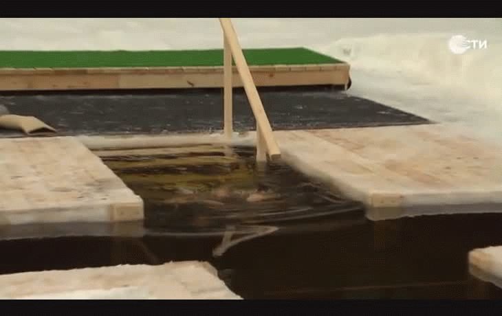 &nbsp;Vladimir Putin, volvió a cumplir al igual que cada año con el ritual religioso de la Epifanía y se zambulló en aguas heladas a una temperatura de -20°C.