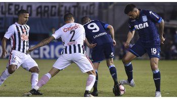 Racing dejó mucho que desear en Asunción, pero la serie todavía está viva