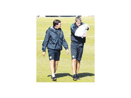 Julio Falcioni fue ratificado por los dirigentes, mientras que Martín Palermo reiteró que se retira al fin del Clausura y que no irá a Estudiantes.