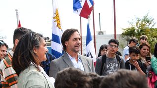 El presidente del Uruguay, Luis Lacalle Pou en el acto de presentación del 100% de conectividad en centro educativos en Salto.&nbsp;
