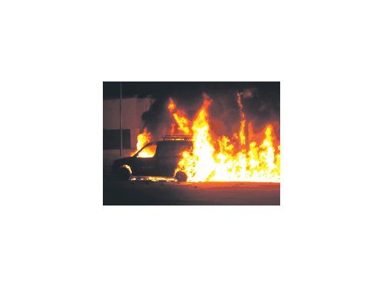 Los disturbios en Jachal derivaron en la quema de la municipalidad, la comisaría y una camioneta.