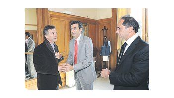 ámbito.com | Mauricio Macri, Florencio Randazzo y Daniel Scioli, durante la reunión del viernes.