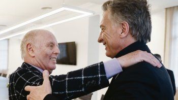 Bienvenida. Mauricio Macri recibió ayer a Daniel Barenboim que volverá a tocar con su orquesta junto a Marta Argerich en Buenos Aires.&nbsp;