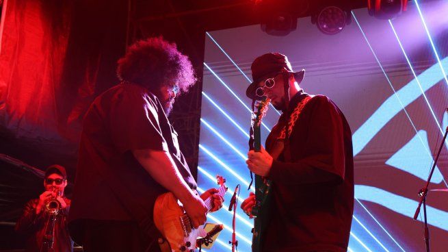 Dante Spinetta puso la música en vivo en la apertura de Bendu Arena.