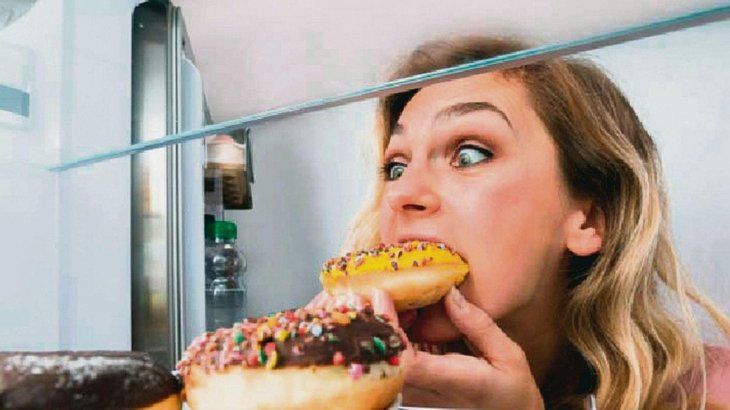 La ansiedad por la pandemia nos puede llevar a comer de más.
