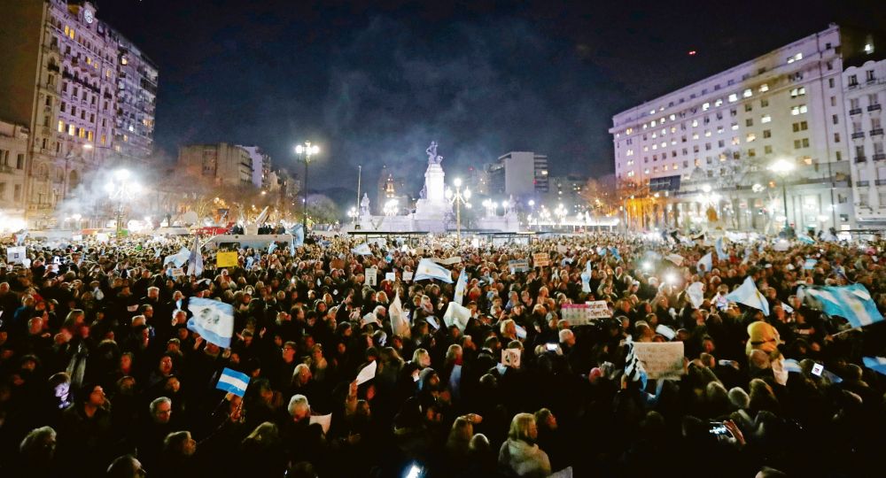 Multitud reclamó por el desafuero de exmandataria (foto 1)