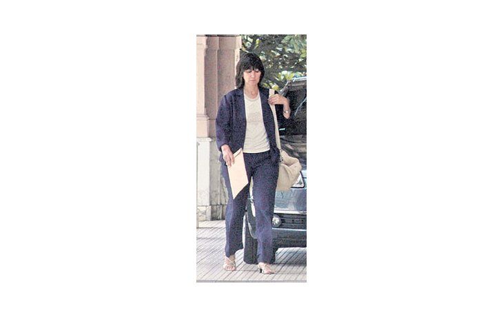 La designada ministra de Economía, Felisa Miceli, llega al Palacio de Hacienda ayer al mediodía tras el anuncio del recambio de Roberto Lavagna.