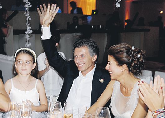 Mauricio Macri y su flamante esposa, Juliana Awada, junto a la hija de ésta, Valentina, encabezaron la fiesta en Tandil.