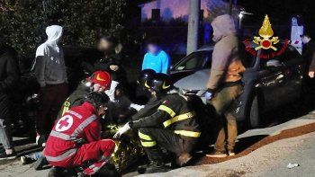 conmocion en italia: seis muertos tras avalancha en un recital