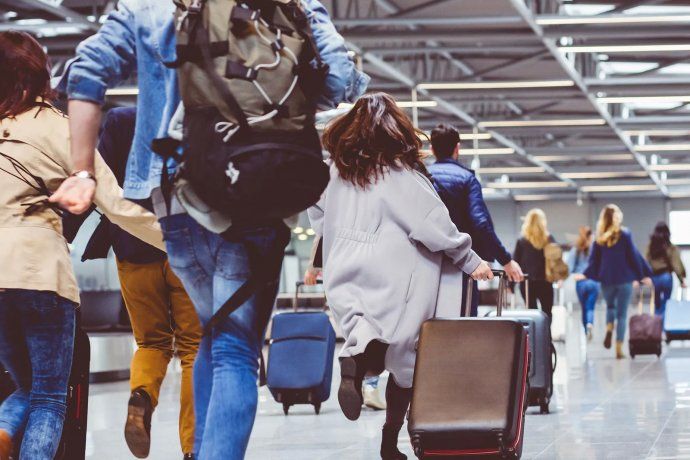 Una pasajera de una low cost realizó un insólito truco para no tener que  pagar por
