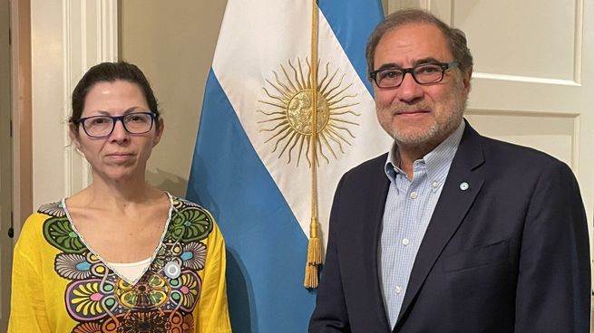 Silvina Batakis junto a Jorge Argüello.