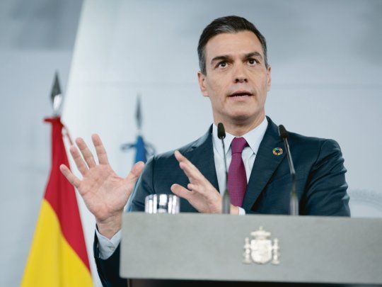 SEÑALADO. Pedro Sánchez, el presidente socialista del Gobierno español, quedó en la mira de la oposición tras la reciente sanción de una reforma educativa que, según sus detractores, quita primacía al castellano en la enseñanza.