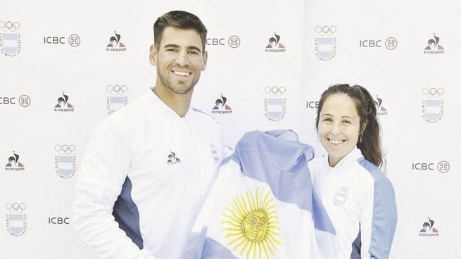 distinguidos. La leona Rocío Sánchez Moccia y el palista Agustín Vernice serán los encargados de llevar la enseña patria.