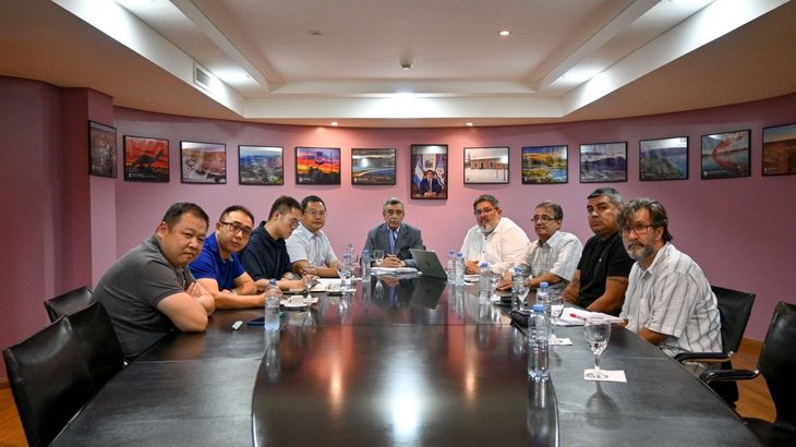 Reunión entre el gobierno de Santa Cruz, ejecutivos de Gezhouba y representantes de la UOCRA.