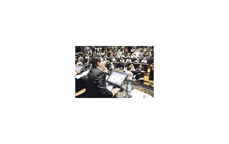 La Legislatura porteña que conduce Cristian Ritondo aprobó ayer otro endeudamiento pedido por Mauricio Macri, pero ahora el PRO tiene dificultades para conseguir los votos que necesita la Ley Tarifaria, que contempla aumento de impuestos para 2014.