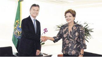 ámbito.com | Antes de asumir, Mauricio Macri se reunió con Dilma Rousseff -hoy frente a seria crisis política- para ratificarle su deseo de ampliar la relación bilateral.