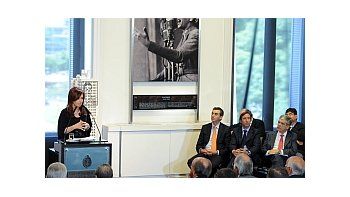 ámbito.com | Cristina estuvo acompañada en el acto por gran parte de su gabinete.