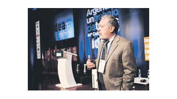 ámbito.com | RobertReich, exsecretariode Trabajode BillClinton yasesor deBarackObama,durante sudisertaciónayer en Mardel Plata.
