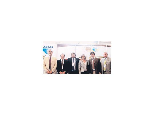 Scarcella y Vaca Narvaja, junto a la delegación argentina que participa en la convención del agua.
