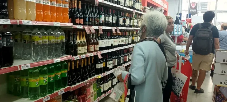 Tras el salto de la inflación en diciembre, advierten que el consumo cayó en supermercados