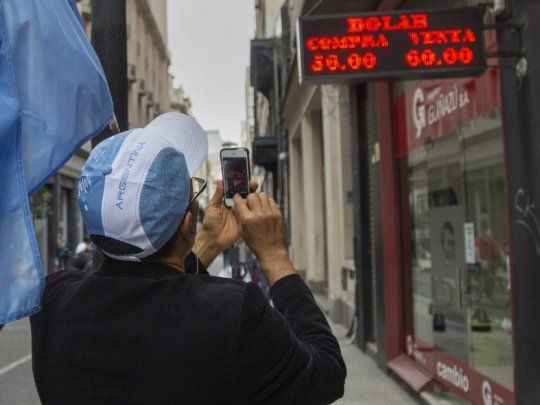 dólar 2808.jpg