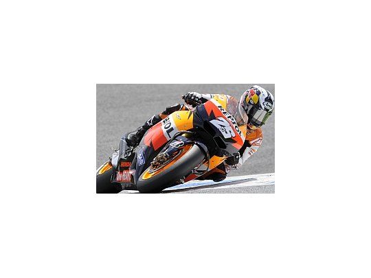 El español Dani Pedrosa volvió de una operación en su hombro y se llevó la carrera de MotoGP del Gran Premio de Portugal.