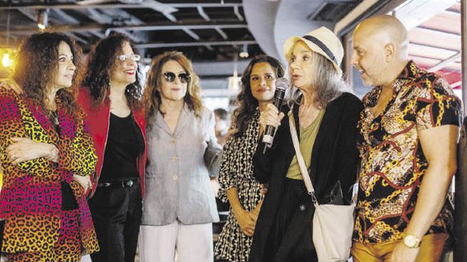 Perdidamente. Patricia Sosa, Karina K, Leonor Benedetto, Julieta Ortega, Ana María Picchio y José Muscari.