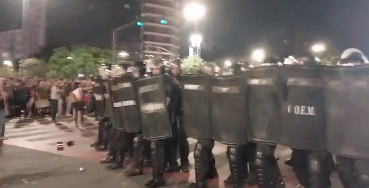 La manifestación en Córdoba dejó un saldo de más de 5 detenidos y varios heridos. La manifestación en Córdoba dejó un saldo de más de 5 detenidos y varios heridos.