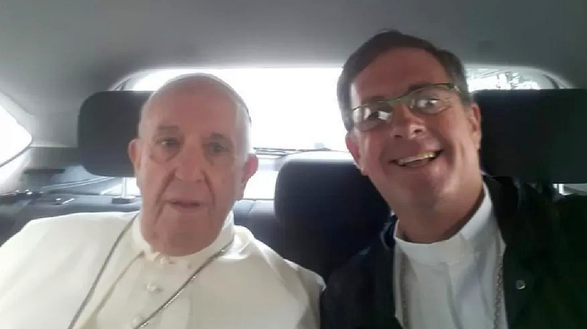 El Papa Francisco con el nuevo arzobispo porteño, Jorge García Cuerva.