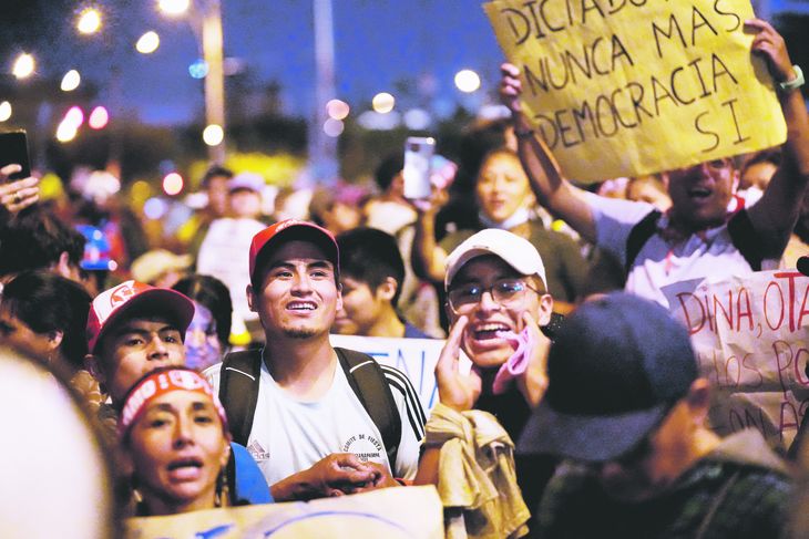 EN LA CAPITAL. Las manifestaciones que reclaman la salida del poder de Dina Boluarte comenzaron en el sur de Perú y ya llegaron a Lima.