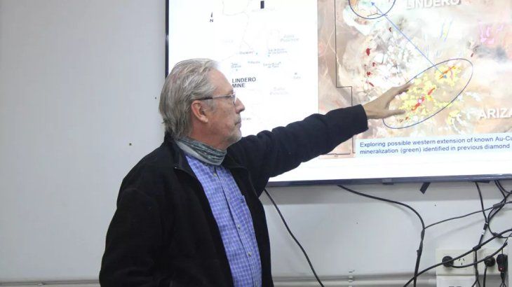 Arizaro, ubicado a 3,5 kilómetros al sudeste, es considerado un yacimiento satélite con alto potencial geológico del proyecto Lindero.